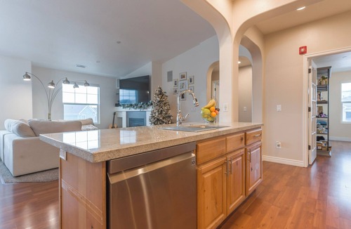 Daybreak Condo | Daybreak Gateway Skiing, Office & Views