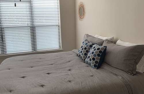 Houston Apartment | DAYCATION! Book Now!