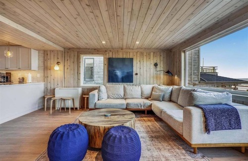 Tolovana Park House | Daydreamer - Beachfront!