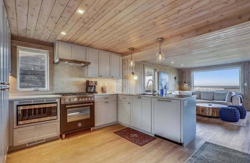 Tolovana Park House | Daydreamer - Beachfront!