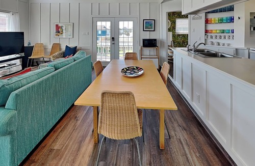 Pirates Beach House | Daydreamer | Pet-Friendly & Walk to Beach