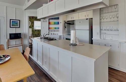 Pirates Beach House | Daydreamer | Pet-Friendly & Walk to Beach