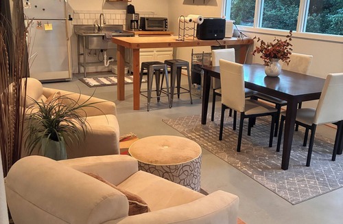 Salem Apartment | Daylight Basement Studio