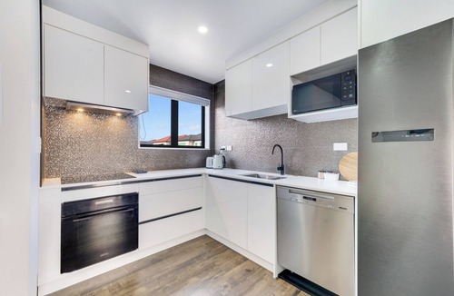 Papatoetoe House | Daylight House – Dwell & Delight near Auckland Airport