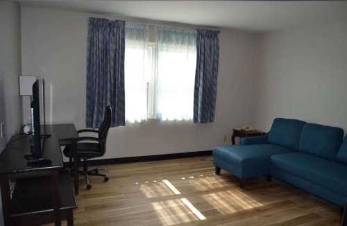 Miner Hotel | Days Inn and Suites by Wyndham Sikeston