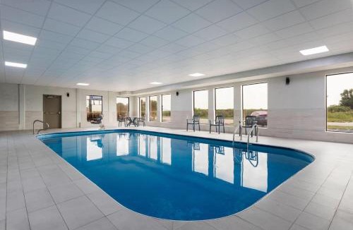 Hammond Hotel | Days Inn and Suites by Wyndham Hammond, IN