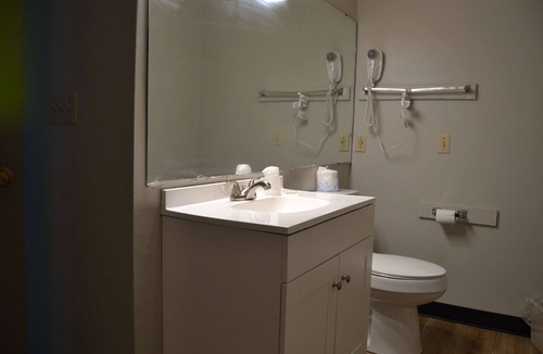 Miner Hotel | Days Inn and Suites by Wyndham Sikeston