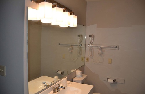 Miner Hotel | Days Inn and Suites by Wyndham Sikeston