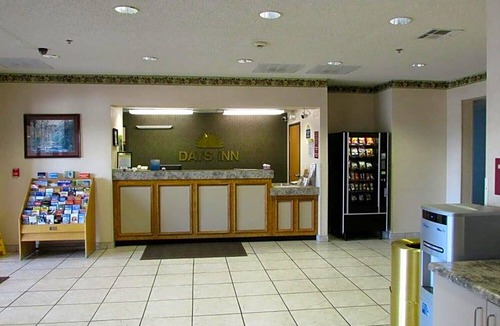 Jefferson City Hotel | Days Inn by Wyndham Jefferson City