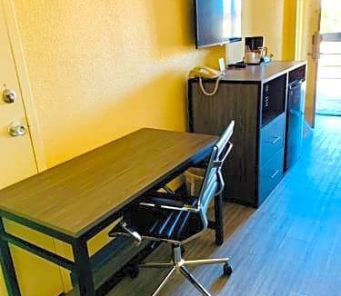 Okmulgee Hotel | Days Inn by Wyndham Okmulgee
