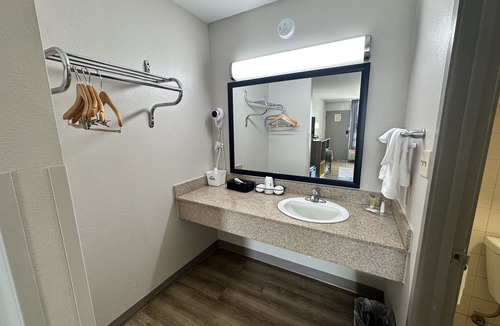 Adel Hotel | Days Inn by Wyndham Adel I-75