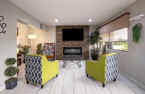 Northlake Hotel | Days Inn by Wyndham Anderson