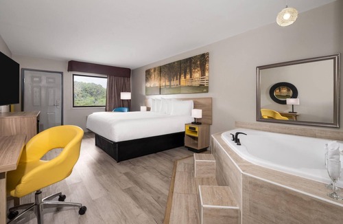 Northlake Hotel | Days Inn by Wyndham Anderson