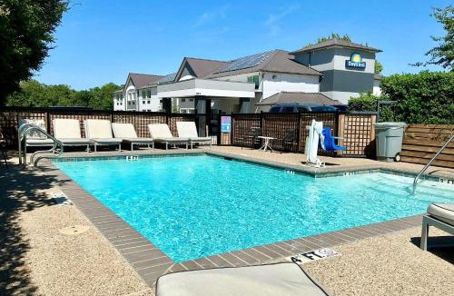 South Arlington Hotel | Days Inn by Wyndham Arlington