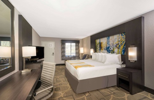 Woodfin Hotel | Days Inn by Wyndham Asheville Downtown North