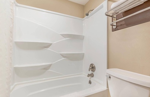 Auburn Hotel | Days Inn by Wyndham Auburn