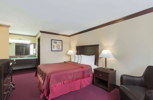 Auburn Hotel | Days Inn by Wyndham Auburn