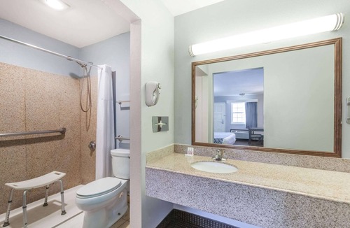 Cherrywood Hotel | Days Inn by Wyndham Austin/University/Downtown