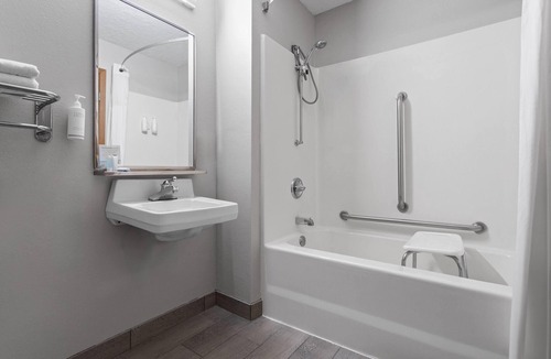 Austin Hotel | Days Inn by Wyndham Austin