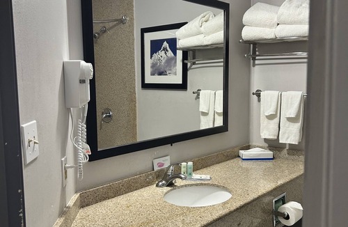Barrie Hotel | Days Inn by Wyndham Barrie
