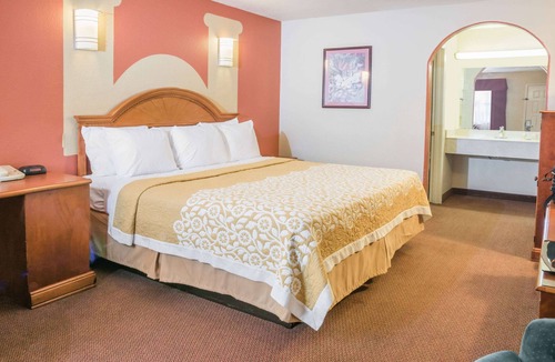 Bastrop Hotel | Days Inn by Wyndham Bastrop