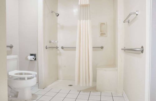 Bastrop Hotel | Days Inn by Wyndham Bastrop