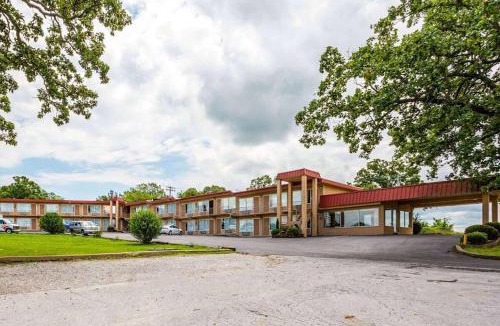 Salado Hotel | Days-Inn by Wyndham Batesville AR