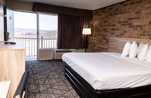 Salado Hotel | Days Inn by Wyndham Batesville AR