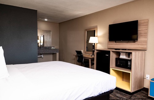 Salado Hotel | Days Inn by Wyndham Batesville AR