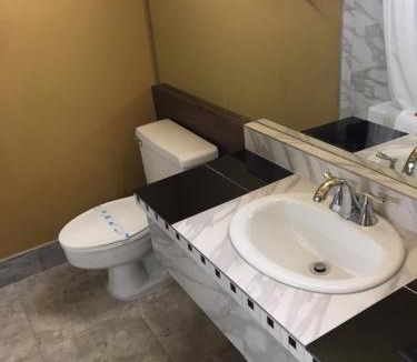 Orchard District Hotel | Days Inn by Wyndham Bend