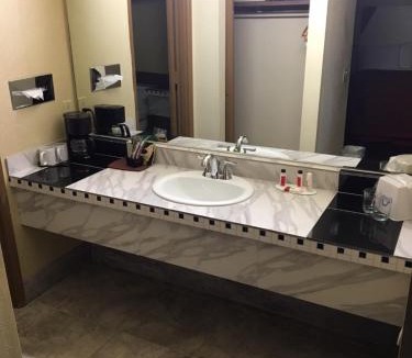 Orchard District Hotel | Days Inn by Wyndham Bend