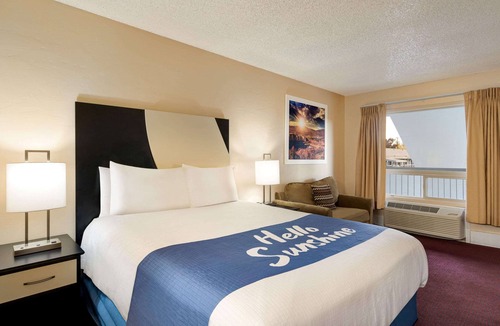 Orchard District Hotel | Days Inn by Wyndham Bend