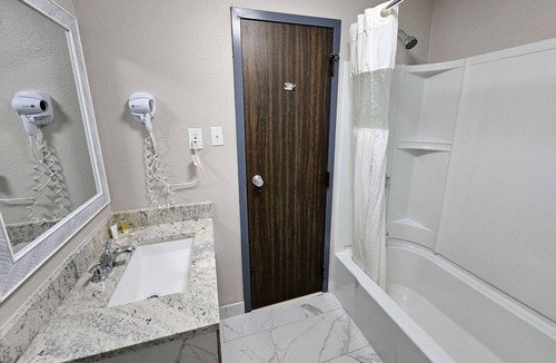 Berlin Hotel | Days Inn by Wyndham Berlin Meriden