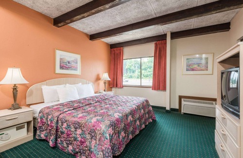 Berlin Hotel | Days Inn by Wyndham Berlin Meriden