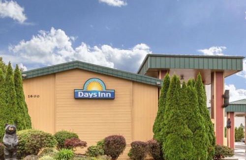 Salem Hotel | Days Inn by Wyndham Black Bear