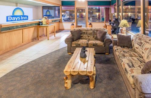 Salem Hotel | Days Inn by Wyndham Black Bear