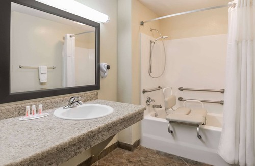 Blakely Hotel | Days Inn by Wyndham Blakely