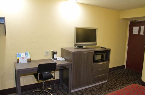 Blue Springs Hotel | Days Inn by Wyndham Blue Springs