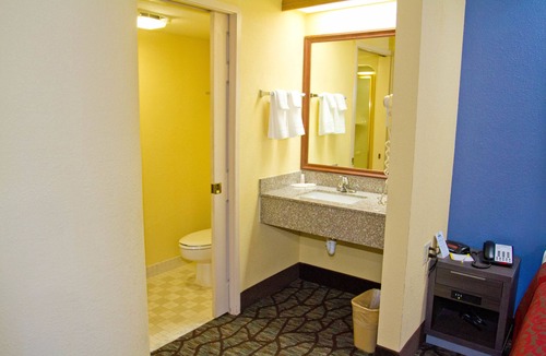 Blue Springs Hotel | Days Inn by Wyndham Blue Springs