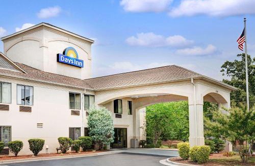 Haw River Hotel | Days Inn by Wyndham Burlington East
