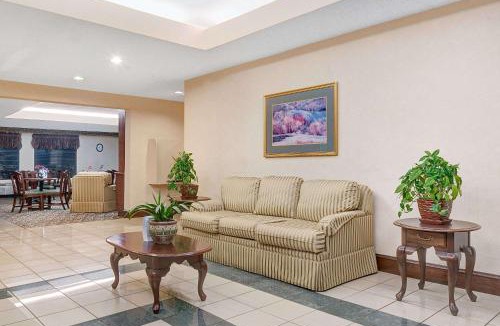 Haw River Hotel | Days Inn by Wyndham Burlington East