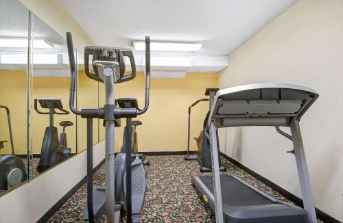 Haw River Hotel | Days Inn by Wyndham Burlington East