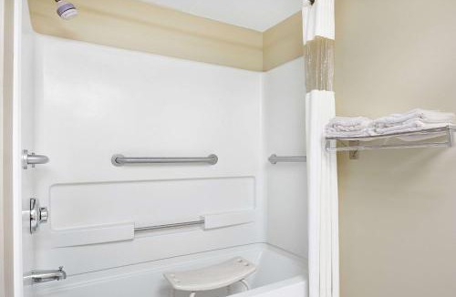 Haw River Hotel | Days Inn by Wyndham Burlington East