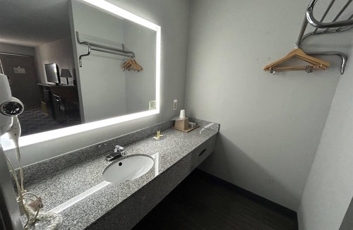 Byron Hotel | Days Inn by Wyndham Byron