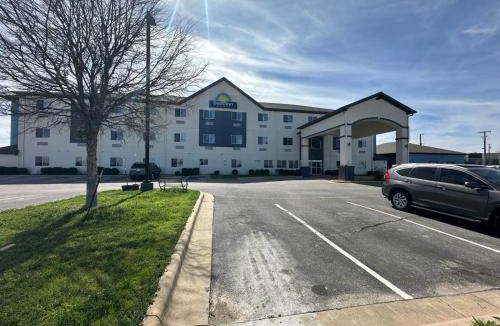 Copperas Cove Hotel | Days Inn by Wyndham Copperas Cove