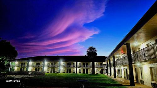 Crystal River Hotel | Days Inn by Wyndham Crystal River