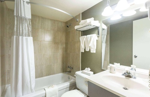 Fallsview Hotel | Days Inn by Wyndham Fallsview