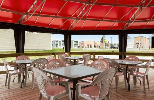 Trois-Rivieres Ouest Hotel | Days Inn by Wyndham Trois-Rivieres
