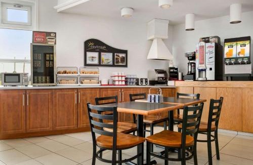 Trois-Rivieres Ouest Hotel | Days Inn by Wyndham Trois-Rivieres