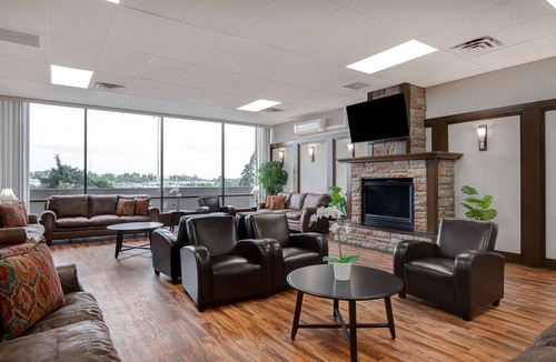 Southwest Calgary Hotel | Days Inn by Wyndham Calgary South